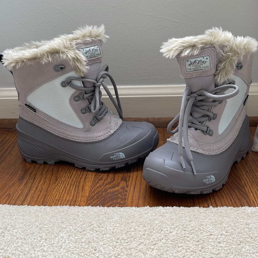 Big Girls The North Face snow boots. Worn 1 time and in EUC. Big Girls size 5.